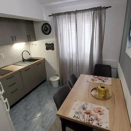 Tomic Biograd Na Moru