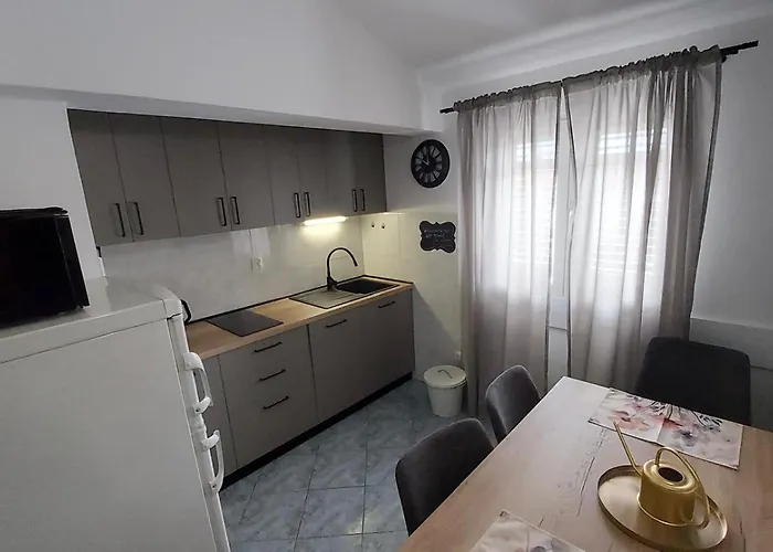 Tomic شقة بيوغْغاد نا موغو