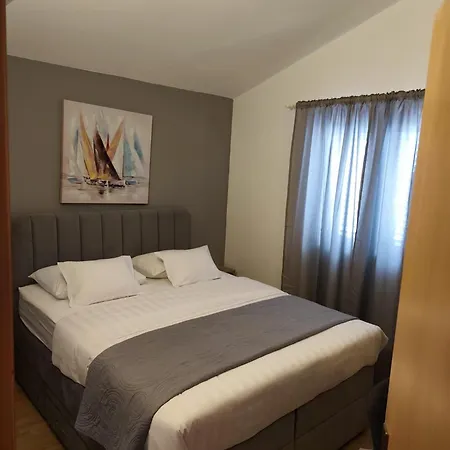 Apartment Tomic *