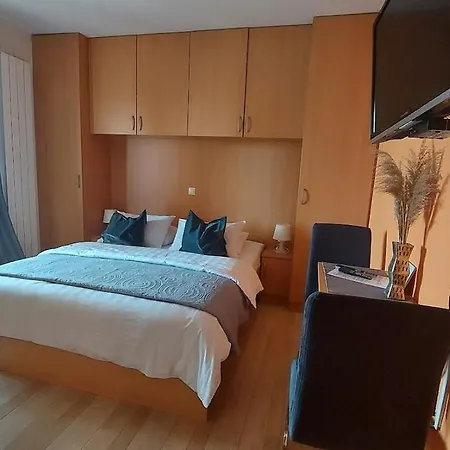 Tomic * Biograd Na Moru